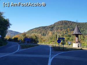 [P27] Toamnă pe Valea Trotușului (intersecția DN 12A cu DN 12B).  » foto by Floryn81
 - 
<span class="allrVoted glyphicon glyphicon-heart hidden" id="av1027927"></span>
<a class="m-l-10 hidden" id="sv1027927" onclick="voting_Foto_DelVot(,1027927,14859)" role="button">șterge vot <span class="glyphicon glyphicon-remove"></span></a>
<a id="v91027927" class=" c-red"  onclick="voting_Foto_SetVot(1027927)" role="button"><span class="glyphicon glyphicon-heart-empty"></span> <b>LIKE</b> = Votează poza</a> <img class="hidden"  id="f1027927W9" src="/imagini/loader.gif" border="0" /><span class="AjErrMes hidden" id="e1027927ErM"></span>
