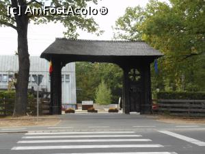 [P01] Sibiu - Muzeul Civilizației Populare Tradiționale ASTRA. Poarta 1.  » foto by iulianic
 - 
<span class="allrVoted glyphicon glyphicon-heart hidden" id="av1115301"></span>
<a class="m-l-10 hidden" id="sv1115301" onclick="voting_Foto_DelVot(,1115301,14876)" role="button">șterge vot <span class="glyphicon glyphicon-remove"></span></a>
<a id="v91115301" class=" c-red"  onclick="voting_Foto_SetVot(1115301)" role="button"><span class="glyphicon glyphicon-heart-empty"></span> <b>LIKE</b> = Votează poza</a> <img class="hidden"  id="f1115301W9" src="/imagini/loader.gif" border="0" /><span class="AjErrMes hidden" id="e1115301ErM"></span>