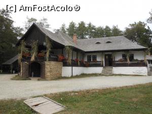 [P15] Sibiu - Muzeul Civilizației Populare Tradiționale ASTRA. Cârciuma din Bătrâni.  » foto by iulianic
 - 
<span class="allrVoted glyphicon glyphicon-heart hidden" id="av1115323"></span>
<a class="m-l-10 hidden" id="sv1115323" onclick="voting_Foto_DelVot(,1115323,14876)" role="button">șterge vot <span class="glyphicon glyphicon-remove"></span></a>
<a id="v91115323" class=" c-red"  onclick="voting_Foto_SetVot(1115323)" role="button"><span class="glyphicon glyphicon-heart-empty"></span> <b>LIKE</b> = Votează poza</a> <img class="hidden"  id="f1115323W9" src="/imagini/loader.gif" border="0" /><span class="AjErrMes hidden" id="e1115323ErM"></span>