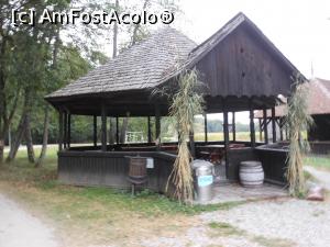 [P16] Sibiu - Muzeul Civilizației Populare Tradiționale ASTRA. Foișor la Cârciuma din Bătrâni.  » foto by iulianic
 - 
<span class="allrVoted glyphicon glyphicon-heart hidden" id="av1115324"></span>
<a class="m-l-10 hidden" id="sv1115324" onclick="voting_Foto_DelVot(,1115324,14876)" role="button">șterge vot <span class="glyphicon glyphicon-remove"></span></a>
<a id="v91115324" class=" c-red"  onclick="voting_Foto_SetVot(1115324)" role="button"><span class="glyphicon glyphicon-heart-empty"></span> <b>LIKE</b> = Votează poza</a> <img class="hidden"  id="f1115324W9" src="/imagini/loader.gif" border="0" /><span class="AjErrMes hidden" id="e1115324ErM"></span>