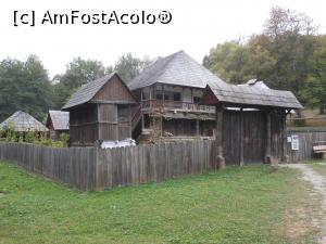 [P31] Sibiu - Muzeul Civilizației Populare Tradiționale ASTRA. Gospodărie țărănească.  » foto by iulianic
 - 
<span class="allrVoted glyphicon glyphicon-heart hidden" id="av1115343"></span>
<a class="m-l-10 hidden" id="sv1115343" onclick="voting_Foto_DelVot(,1115343,14876)" role="button">șterge vot <span class="glyphicon glyphicon-remove"></span></a>
<a id="v91115343" class=" c-red"  onclick="voting_Foto_SetVot(1115343)" role="button"><span class="glyphicon glyphicon-heart-empty"></span> <b>LIKE</b> = Votează poza</a> <img class="hidden"  id="f1115343W9" src="/imagini/loader.gif" border="0" /><span class="AjErrMes hidden" id="e1115343ErM"></span>
