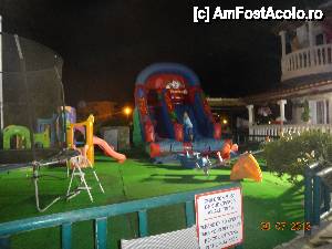[P14] Locul de joaca pentru copii, acel topogan gonflabil se umfla doar seara » foto by vio_andu_gaby
 - 
<span class="allrVoted glyphicon glyphicon-heart hidden" id="av450612"></span>
<a class="m-l-10 hidden" id="sv450612" onclick="voting_Foto_DelVot(,450612,14924)" role="button">șterge vot <span class="glyphicon glyphicon-remove"></span></a>
<a id="v9450612" class=" c-red"  onclick="voting_Foto_SetVot(450612)" role="button"><span class="glyphicon glyphicon-heart-empty"></span> <b>LIKE</b> = Votează poza</a> <img class="hidden"  id="f450612W9" src="/imagini/loader.gif" border="0" /><span class="AjErrMes hidden" id="e450612ErM"></span>