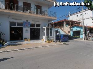 [P16] Restaurantul Manolo, cele doua intrari in restaurant, terasa este situata vis a vis, chiar pe malul marii » foto by sunflower
 - 
<span class="allrVoted glyphicon glyphicon-heart hidden" id="av450603"></span>
<a class="m-l-10 hidden" id="sv450603" onclick="voting_Foto_DelVot(,450603,14929)" role="button">șterge vot <span class="glyphicon glyphicon-remove"></span></a>
<a id="v9450603" class=" c-red"  onclick="voting_Foto_SetVot(450603)" role="button"><span class="glyphicon glyphicon-heart-empty"></span> <b>LIKE</b> = Votează poza</a> <img class="hidden"  id="f450603W9" src="/imagini/loader.gif" border="0" /><span class="AjErrMes hidden" id="e450603ErM"></span>
