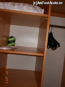 [P13] Rovaniemi - Hotel Rantasipi Pohjanhovi, umeraşe, pernă şi surpriza din şifonier. În cutie erau două becuri de rezervă.  » foto by iulianic
 - 
<span class="allrVoted glyphicon glyphicon-heart hidden" id="av451697"></span>
<a class="m-l-10 hidden" id="sv451697" onclick="voting_Foto_DelVot(,451697,14955)" role="button">șterge vot <span class="glyphicon glyphicon-remove"></span></a>
<a id="v9451697" class=" c-red"  onclick="voting_Foto_SetVot(451697)" role="button"><span class="glyphicon glyphicon-heart-empty"></span> <b>LIKE</b> = Votează poza</a> <img class="hidden"  id="f451697W9" src="/imagini/loader.gif" border="0" /><span class="AjErrMes hidden" id="e451697ErM"></span>