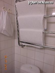 [P16] Rovaniemi - Hotel Rantasipi Pohjanhovi, în baie, prosoape multe şi curate.  » foto by iulianic
 - 
<span class="allrVoted glyphicon glyphicon-heart hidden" id="av451704"></span>
<a class="m-l-10 hidden" id="sv451704" onclick="voting_Foto_DelVot(,451704,14955)" role="button">șterge vot <span class="glyphicon glyphicon-remove"></span></a>
<a id="v9451704" class=" c-red"  onclick="voting_Foto_SetVot(451704)" role="button"><span class="glyphicon glyphicon-heart-empty"></span> <b>LIKE</b> = Votează poza</a> <img class="hidden"  id="f451704W9" src="/imagini/loader.gif" border="0" /><span class="AjErrMes hidden" id="e451704ErM"></span>