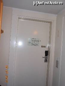 [P22] Rovaniemi - Hotel Rantasipi Pohjanhovi, lanţ şi vizor la uşă.  » foto by iulianic
 - 
<span class="allrVoted glyphicon glyphicon-heart hidden" id="av451715"></span>
<a class="m-l-10 hidden" id="sv451715" onclick="voting_Foto_DelVot(,451715,14955)" role="button">șterge vot <span class="glyphicon glyphicon-remove"></span></a>
<a id="v9451715" class=" c-red"  onclick="voting_Foto_SetVot(451715)" role="button"><span class="glyphicon glyphicon-heart-empty"></span> <b>LIKE</b> = Votează poza</a> <img class="hidden"  id="f451715W9" src="/imagini/loader.gif" border="0" /><span class="AjErrMes hidden" id="e451715ErM"></span>