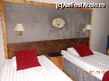 [P08] Rovaniemi - Hotel Rantasipi Pohjanhovi, paturi curate şi odihnitoare. După pernuţele roşii sunt bomboanele-surpriză.  » foto by iulianic
 - 
<span class="allrVoted glyphicon glyphicon-heart hidden" id="av451688"></span>
<a class="m-l-10 hidden" id="sv451688" onclick="voting_Foto_DelVot(,451688,14955)" role="button">șterge vot <span class="glyphicon glyphicon-remove"></span></a>
<a id="v9451688" class=" c-red"  onclick="voting_Foto_SetVot(451688)" role="button"><span class="glyphicon glyphicon-heart-empty"></span> <b>LIKE</b> = Votează poza</a> <img class="hidden"  id="f451688W9" src="/imagini/loader.gif" border="0" /><span class="AjErrMes hidden" id="e451688ErM"></span>