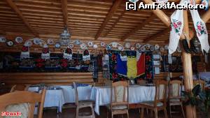 [P25] Sala de mese, decorată și ea în stil tradițional, dispune de ustensile pentru prepararea cafelei, sau ceaiului și de un frigider cu spațiu generos.  » foto by Costi
 - 
<span class="allrVoted glyphicon glyphicon-heart hidden" id="av682212"></span>
<a class="m-l-10 hidden" id="sv682212" onclick="voting_Foto_DelVot(,682212,14958)" role="button">șterge vot <span class="glyphicon glyphicon-remove"></span></a>
<a id="v9682212" class=" c-red"  onclick="voting_Foto_SetVot(682212)" role="button"><span class="glyphicon glyphicon-heart-empty"></span> <b>LIKE</b> = Votează poza</a> <img class="hidden"  id="f682212W9" src="/imagini/loader.gif" border="0" /><span class="AjErrMes hidden" id="e682212ErM"></span>