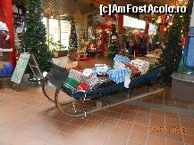 [P38] Santa Claus - Rovaniemi. În magazinul cu suveniruri.  » foto by iulianic
 - 
<span class="allrVoted glyphicon glyphicon-heart hidden" id="av451855"></span>
<a class="m-l-10 hidden" id="sv451855" onclick="voting_Foto_DelVot(,451855,14966)" role="button">șterge vot <span class="glyphicon glyphicon-remove"></span></a>
<a id="v9451855" class=" c-red"  onclick="voting_Foto_SetVot(451855)" role="button"><span class="glyphicon glyphicon-heart-empty"></span> <b>LIKE</b> = Votează poza</a> <img class="hidden"  id="f451855W9" src="/imagini/loader.gif" border="0" /><span class="AjErrMes hidden" id="e451855ErM"></span>