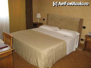 [P01] Camera standard Katane Palace Hotel - Catania » foto by vlado2
 - 
<span class="allrVoted glyphicon glyphicon-heart hidden" id="av454534"></span>
<a class="m-l-10 hidden" id="sv454534" onclick="voting_Foto_DelVot(,454534,14971)" role="button">șterge vot <span class="glyphicon glyphicon-remove"></span></a>
<a id="v9454534" class=" c-red"  onclick="voting_Foto_SetVot(454534)" role="button"><span class="glyphicon glyphicon-heart-empty"></span> <b>LIKE</b> = Votează poza</a> <img class="hidden"  id="f454534W9" src="/imagini/loader.gif" border="0" /><span class="AjErrMes hidden" id="e454534ErM"></span>