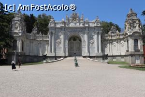 [P32] Intrare dinspre strada Dolmabahce » foto by crp1972
 - 
<span class="allrVoted glyphicon glyphicon-heart hidden" id="av1093292"></span>
<a class="m-l-10 hidden" id="sv1093292" onclick="voting_Foto_DelVot(,1093292,14995)" role="button">șterge vot <span class="glyphicon glyphicon-remove"></span></a>
<a id="v91093292" class=" c-red"  onclick="voting_Foto_SetVot(1093292)" role="button"><span class="glyphicon glyphicon-heart-empty"></span> <b>LIKE</b> = Votează poza</a> <img class="hidden"  id="f1093292W9" src="/imagini/loader.gif" border="0" /><span class="AjErrMes hidden" id="e1093292ErM"></span>