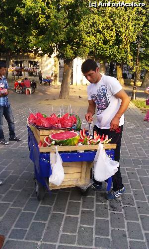 [P08] comerciant ambulant » foto by gabynegru
 - 
<span class="allrVoted glyphicon glyphicon-heart hidden" id="av527562"></span>
<a class="m-l-10 hidden" id="sv527562" onclick="voting_Foto_DelVot(,527562,14995)" role="button">șterge vot <span class="glyphicon glyphicon-remove"></span></a>
<a id="v9527562" class=" c-red"  onclick="voting_Foto_SetVot(527562)" role="button"><span class="glyphicon glyphicon-heart-empty"></span> <b>LIKE</b> = Votează poza</a> <img class="hidden"  id="f527562W9" src="/imagini/loader.gif" border="0" /><span class="AjErrMes hidden" id="e527562ErM"></span>