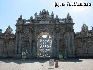 [P04] Poarta Palatului Dolmabahce » foto by ania
 - 
<span class="allrVoted glyphicon glyphicon-heart hidden" id="av407851"></span>
<a class="m-l-10 hidden" id="sv407851" onclick="voting_Foto_DelVot(,407851,14995)" role="button">șterge vot <span class="glyphicon glyphicon-remove"></span></a>
<a id="v9407851" class=" c-red"  onclick="voting_Foto_SetVot(407851)" role="button"><span class="glyphicon glyphicon-heart-empty"></span> <b>LIKE</b> = Votează poza</a> <img class="hidden"  id="f407851W9" src="/imagini/loader.gif" border="0" /><span class="AjErrMes hidden" id="e407851ErM"></span>