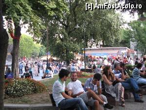 [P08] Noi am fost în perioada Ramadanului, cand ei se adună în Piața Sultanahmet și așteaptă în liniște asfințitul ca să poată mânca.  » foto by gettutza
 - 
<span class="allrVoted glyphicon glyphicon-heart hidden" id="av380506"></span>
<a class="m-l-10 hidden" id="sv380506" onclick="voting_Foto_DelVot(,380506,14995)" role="button">șterge vot <span class="glyphicon glyphicon-remove"></span></a>
<a id="v9380506" class=" c-red"  onclick="voting_Foto_SetVot(380506)" role="button"><span class="glyphicon glyphicon-heart-empty"></span> <b>LIKE</b> = Votează poza</a> <img class="hidden"  id="f380506W9" src="/imagini/loader.gif" border="0" /><span class="AjErrMes hidden" id="e380506ErM"></span>