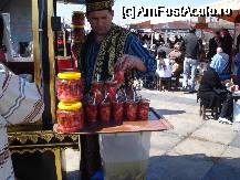 [P03] Istanbul - pe malul Bosforului - vanzator de muraturi - un astfel de pahar cu zeama de varza a fost ' garnitura la peste » foto by Diaura*
 - 
<span class="allrVoted glyphicon glyphicon-heart hidden" id="av62831"></span>
<a class="m-l-10 hidden" id="sv62831" onclick="voting_Foto_DelVot(,62831,14995)" role="button">șterge vot <span class="glyphicon glyphicon-remove"></span></a>
<a id="v962831" class=" c-red"  onclick="voting_Foto_SetVot(62831)" role="button"><span class="glyphicon glyphicon-heart-empty"></span> <b>LIKE</b> = Votează poza</a> <img class="hidden"  id="f62831W9" src="/imagini/loader.gif" border="0" /><span class="AjErrMes hidden" id="e62831ErM"></span>