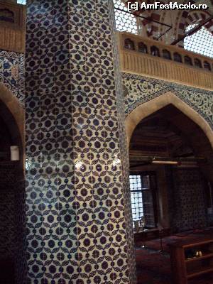 [P20] Moscheea lui Rustem Paşa - coloană cu plăci de ceramică de Iznik » foto by Carmen Ion
 - 
<span class="allrVoted glyphicon glyphicon-heart hidden" id="av565807"></span>
<a class="m-l-10 hidden" id="sv565807" onclick="voting_Foto_DelVot(,565807,14995)" role="button">șterge vot <span class="glyphicon glyphicon-remove"></span></a>
<a id="v9565807" class=" c-red"  onclick="voting_Foto_SetVot(565807)" role="button"><span class="glyphicon glyphicon-heart-empty"></span> <b>LIKE</b> = Votează poza</a> <img class="hidden"  id="f565807W9" src="/imagini/loader.gif" border="0" /><span class="AjErrMes hidden" id="e565807ErM"></span>