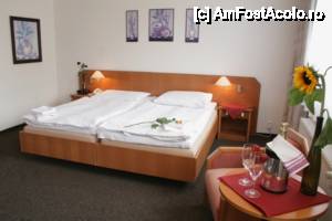 [P01] Hotel Astra Praha 10 - camera dubla » foto by cristian sava
 - 
<span class="allrVoted glyphicon glyphicon-heart hidden" id="av453016"></span>
<a class="m-l-10 hidden" id="sv453016" onclick="voting_Foto_DelVot(,453016,14996)" role="button">șterge vot <span class="glyphicon glyphicon-remove"></span></a>
<a id="v9453016" class=" c-red"  onclick="voting_Foto_SetVot(453016)" role="button"><span class="glyphicon glyphicon-heart-empty"></span> <b>LIKE</b> = Votează poza</a> <img class="hidden"  id="f453016W9" src="/imagini/loader.gif" border="0" /><span class="AjErrMes hidden" id="e453016ErM"></span>