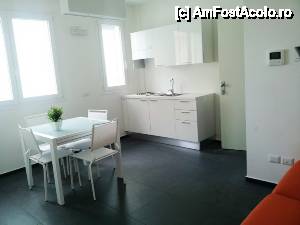 [P02] o parte a apartamentului - chicineta » foto by andreea_c
 - 
<span class="allrVoted glyphicon glyphicon-heart hidden" id="av453383"></span>
<a class="m-l-10 hidden" id="sv453383" onclick="voting_Foto_DelVot(,453383,15007)" role="button">șterge vot <span class="glyphicon glyphicon-remove"></span></a>
<a id="v9453383" class=" c-red"  onclick="voting_Foto_SetVot(453383)" role="button"><span class="glyphicon glyphicon-heart-empty"></span> <b>LIKE</b> = Votează poza</a> <img class="hidden"  id="f453383W9" src="/imagini/loader.gif" border="0" /><span class="AjErrMes hidden" id="e453383ErM"></span>