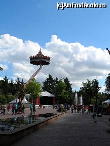 [P07] Pagoda, up in the air. Iar 'aglomeratia' asta groaznica era pe la ora pranzului » foto by MCM
 - 
<span class="allrVoted glyphicon glyphicon-heart hidden" id="av453896"></span>
<a class="m-l-10 hidden" id="sv453896" onclick="voting_Foto_DelVot(,453896,15013)" role="button">șterge vot <span class="glyphicon glyphicon-remove"></span></a>
<a id="v9453896" class=" c-red"  onclick="voting_Foto_SetVot(453896)" role="button"><span class="glyphicon glyphicon-heart-empty"></span> <b>LIKE</b> = Votează poza</a> <img class="hidden"  id="f453896W9" src="/imagini/loader.gif" border="0" /><span class="AjErrMes hidden" id="e453896ErM"></span>