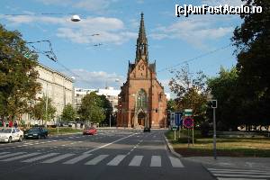 [P10] una din multele catedrale ale orașului » foto by Locomotiva
 - 
<span class="allrVoted glyphicon glyphicon-heart hidden" id="av575020"></span>
<a class="m-l-10 hidden" id="sv575020" onclick="voting_Foto_DelVot(,575020,15015)" role="button">șterge vot <span class="glyphicon glyphicon-remove"></span></a>
<a id="v9575020" class=" c-red"  onclick="voting_Foto_SetVot(575020)" role="button"><span class="glyphicon glyphicon-heart-empty"></span> <b>LIKE</b> = Votează poza</a> <img class="hidden"  id="f575020W9" src="/imagini/loader.gif" border="0" /><span class="AjErrMes hidden" id="e575020ErM"></span>