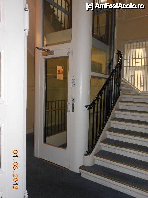 [P05] Hotel Danmark - Copenhaga, liftul şi scările din aripa în care se afla şi camera mea.  » foto by iulianic
 - 
<span class="allrVoted glyphicon glyphicon-heart hidden" id="av454552"></span>
<a class="m-l-10 hidden" id="sv454552" onclick="voting_Foto_DelVot(,454552,15039)" role="button">șterge vot <span class="glyphicon glyphicon-remove"></span></a>
<a id="v9454552" class=" c-red"  onclick="voting_Foto_SetVot(454552)" role="button"><span class="glyphicon glyphicon-heart-empty"></span> <b>LIKE</b> = Votează poza</a> <img class="hidden"  id="f454552W9" src="/imagini/loader.gif" border="0" /><span class="AjErrMes hidden" id="e454552ErM"></span>