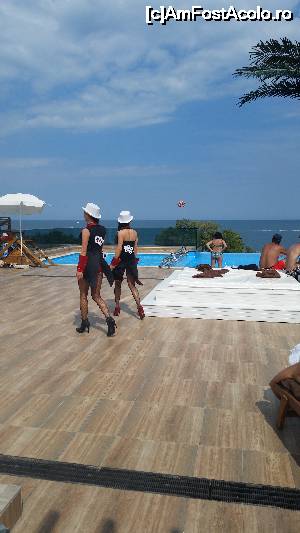 [P09] animatie la Infinity pool » foto by ct64cas
 - 
<span class="allrVoted glyphicon glyphicon-heart hidden" id="av648511"></span>
<a class="m-l-10 hidden" id="sv648511" onclick="voting_Foto_DelVot(,648511,15051)" role="button">șterge vot <span class="glyphicon glyphicon-remove"></span></a>
<a id="v9648511" class=" c-red"  onclick="voting_Foto_SetVot(648511)" role="button"><span class="glyphicon glyphicon-heart-empty"></span> <b>LIKE</b> = Votează poza</a> <img class="hidden"  id="f648511W9" src="/imagini/loader.gif" border="0" /><span class="AjErrMes hidden" id="e648511ErM"></span>