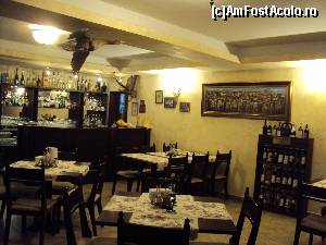 [P12] 12. Restaurantul are o sală în interior...  » foto by msnd
 - 
<span class="allrVoted glyphicon glyphicon-heart hidden" id="av674362"></span>
<a class="m-l-10 hidden" id="sv674362" onclick="voting_Foto_DelVot(,674362,15053)" role="button">șterge vot <span class="glyphicon glyphicon-remove"></span></a>
<a id="v9674362" class=" c-red"  onclick="voting_Foto_SetVot(674362)" role="button"><span class="glyphicon glyphicon-heart-empty"></span> <b>LIKE</b> = Votează poza</a> <img class="hidden"  id="f674362W9" src="/imagini/loader.gif" border="0" /><span class="AjErrMes hidden" id="e674362ErM"></span>