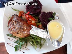 [P03] Pulpă de rață și varză călită, alături de un sos bunuț.  » foto by Ovi Ovi
 - 
<span class="allrVoted glyphicon glyphicon-heart hidden" id="av1058509"></span>
<a class="m-l-10 hidden" id="sv1058509" onclick="voting_Foto_DelVot(,1058509,15057)" role="button">șterge vot <span class="glyphicon glyphicon-remove"></span></a>
<a id="v91058509" class=" c-red"  onclick="voting_Foto_SetVot(1058509)" role="button"><span class="glyphicon glyphicon-heart-empty"></span> <b>LIKE</b> = Votează poza</a> <img class="hidden"  id="f1058509W9" src="/imagini/loader.gif" border="0" /><span class="AjErrMes hidden" id="e1058509ErM"></span>