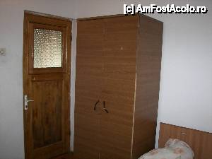 [P04] Şifonierul afectat de timp din camera în care am stat la Cabana Diana în vara anului 2012.  » foto by bose
 - 
<span class="allrVoted glyphicon glyphicon-heart hidden" id="av455303"></span>
<a class="m-l-10 hidden" id="sv455303" onclick="voting_Foto_DelVot(,455303,15059)" role="button">șterge vot <span class="glyphicon glyphicon-remove"></span></a>
<a id="v9455303" class=" c-red"  onclick="voting_Foto_SetVot(455303)" role="button"><span class="glyphicon glyphicon-heart-empty"></span> <b>LIKE</b> = Votează poza</a> <img class="hidden"  id="f455303W9" src="/imagini/loader.gif" border="0" /><span class="AjErrMes hidden" id="e455303ErM"></span>