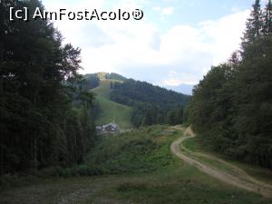 [P26] Primul contact vizual cu Gârbova, cabana așezată în șaua de sub vârful Clăbucetul Taurului.  » foto by Floryn81
 - 
<span class="allrVoted glyphicon glyphicon-heart hidden" id="av787733"></span>
<a class="m-l-10 hidden" id="sv787733" onclick="voting_Foto_DelVot(,787733,15071)" role="button">șterge vot <span class="glyphicon glyphicon-remove"></span></a>
<a id="v9787733" class=" c-red"  onclick="voting_Foto_SetVot(787733)" role="button"><span class="glyphicon glyphicon-heart-empty"></span> <b>LIKE</b> = Votează poza</a> <img class="hidden"  id="f787733W9" src="/imagini/loader.gif" border="0" /><span class="AjErrMes hidden" id="e787733ErM"></span>