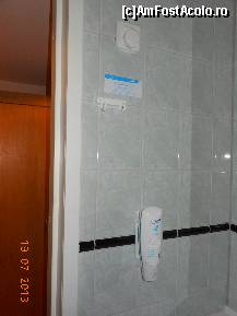 [P18] Hotel Cumulus - Jyväskylä. În stănga chiuvetei spumantul şi invitaţia la folosirea raţională a prosoapelor.  » foto by iulianic
 - 
<span class="allrVoted glyphicon glyphicon-heart hidden" id="av455730"></span>
<a class="m-l-10 hidden" id="sv455730" onclick="voting_Foto_DelVot(,455730,15073)" role="button">șterge vot <span class="glyphicon glyphicon-remove"></span></a>
<a id="v9455730" class=" c-red"  onclick="voting_Foto_SetVot(455730)" role="button"><span class="glyphicon glyphicon-heart-empty"></span> <b>LIKE</b> = Votează poza</a> <img class="hidden"  id="f455730W9" src="/imagini/loader.gif" border="0" /><span class="AjErrMes hidden" id="e455730ErM"></span>