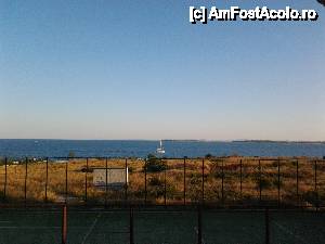 [P02] Poza de la balcon - in fata. Marea e cam la 100-150m. 
In spate-centru e Nessebar; in spate-dreapta e Sunny Beach.  » foto by F2A1C
 - 
<span class="allrVoted glyphicon glyphicon-heart hidden" id="av456037"></span>
<a class="m-l-10 hidden" id="sv456037" onclick="voting_Foto_DelVot(,456037,15076)" role="button">șterge vot <span class="glyphicon glyphicon-remove"></span></a>
<a id="v9456037" class=" c-red"  onclick="voting_Foto_SetVot(456037)" role="button"><span class="glyphicon glyphicon-heart-empty"></span> <b>LIKE</b> = Votează poza</a> <img class="hidden"  id="f456037W9" src="/imagini/loader.gif" border="0" /><span class="AjErrMes hidden" id="e456037ErM"></span>