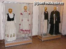 [P25] Prezentari de costume populare in sala dedicata etnografiei » foto by Claudiu U.
 - 
<span class="allrVoted glyphicon glyphicon-heart hidden" id="av282269"></span>
<a class="m-l-10 hidden" id="sv282269" onclick="voting_Foto_DelVot(,282269,15092)" role="button">șterge vot <span class="glyphicon glyphicon-remove"></span></a>
<a id="v9282269" class=" c-red"  onclick="voting_Foto_SetVot(282269)" role="button"><span class="glyphicon glyphicon-heart-empty"></span> <b>LIKE</b> = Votează poza</a> <img class="hidden"  id="f282269W9" src="/imagini/loader.gif" border="0" /><span class="AjErrMes hidden" id="e282269ErM"></span>