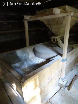 [P13] Morile de apă de pe Valea Rudăriei - interiorul morii » foto by Cris
 - 
<span class="allrVoted glyphicon glyphicon-heart hidden" id="av833255"></span>
<a class="m-l-10 hidden" id="sv833255" onclick="voting_Foto_DelVot(,833255,15101)" role="button">șterge vot <span class="glyphicon glyphicon-remove"></span></a>
<a id="v9833255" class=" c-red"  onclick="voting_Foto_SetVot(833255)" role="button"><span class="glyphicon glyphicon-heart-empty"></span> <b>LIKE</b> = Votează poza</a> <img class="hidden"  id="f833255W9" src="/imagini/loader.gif" border="0" /><span class="AjErrMes hidden" id="e833255ErM"></span>