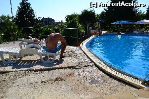 [P01] Singura piscina existenta, mica si infecta » foto by All3xandra
 - 
<span class="allrVoted glyphicon glyphicon-heart hidden" id="av547878"></span>
<a class="m-l-10 hidden" id="sv547878" onclick="voting_Foto_DelVot(,547878,15112)" role="button">șterge vot <span class="glyphicon glyphicon-remove"></span></a>
<a id="v9547878" class=" c-red"  onclick="voting_Foto_SetVot(547878)" role="button"><span class="glyphicon glyphicon-heart-empty"></span> <b>LIKE</b> = Votează poza</a> <img class="hidden"  id="f547878W9" src="/imagini/loader.gif" border="0" /><span class="AjErrMes hidden" id="e547878ErM"></span>