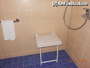 [P20] Vilnius - Hotel Europa City. Baia camerei 222, scăunelul rabatabil.  » foto by iulianic
 - 
<span class="allrVoted glyphicon glyphicon-heart hidden" id="av458551"></span>
<a class="m-l-10 hidden" id="sv458551" onclick="voting_Foto_DelVot(,458551,15161)" role="button">șterge vot <span class="glyphicon glyphicon-remove"></span></a>
<a id="v9458551" class=" c-red"  onclick="voting_Foto_SetVot(458551)" role="button"><span class="glyphicon glyphicon-heart-empty"></span> <b>LIKE</b> = Votează poza</a> <img class="hidden"  id="f458551W9" src="/imagini/loader.gif" border="0" /><span class="AjErrMes hidden" id="e458551ErM"></span>