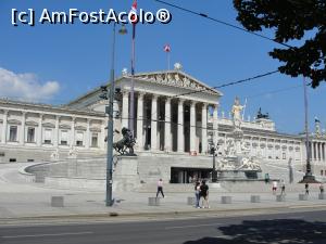 [P01] Parlamentul austriac, în formă de templu grecesc, cu statuia zeiței Atena în față » foto by RoxanaGRS
 - 
<span class="allrVoted glyphicon glyphicon-heart hidden" id="av912336"></span>
<a class="m-l-10 hidden" id="sv912336" onclick="voting_Foto_DelVot(,912336,15241)" role="button">șterge vot <span class="glyphicon glyphicon-remove"></span></a>
<a id="v9912336" class=" c-red"  onclick="voting_Foto_SetVot(912336)" role="button"><span class="glyphicon glyphicon-heart-empty"></span> <b>LIKE</b> = Votează poza</a> <img class="hidden"  id="f912336W9" src="/imagini/loader.gif" border="0" /><span class="AjErrMes hidden" id="e912336ErM"></span>