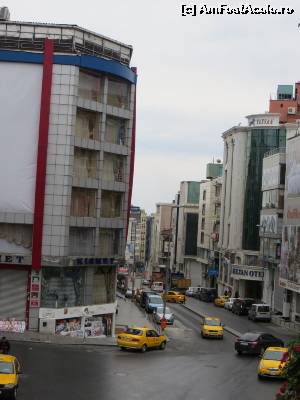 [P10] Imagine de pe strada unde este amplasat hotelul - locuri de parcare doar la bordură.  » foto by tata123 🔱
 - 
<span class="allrVoted glyphicon glyphicon-heart hidden" id="av635159"></span>
<a class="m-l-10 hidden" id="sv635159" onclick="voting_Foto_DelVot(,635159,15307)" role="button">șterge vot <span class="glyphicon glyphicon-remove"></span></a>
<a id="v9635159" class=" c-red"  onclick="voting_Foto_SetVot(635159)" role="button"><span class="glyphicon glyphicon-heart-empty"></span> <b>LIKE</b> = Votează poza</a> <img class="hidden"  id="f635159W9" src="/imagini/loader.gif" border="0" /><span class="AjErrMes hidden" id="e635159ErM"></span>