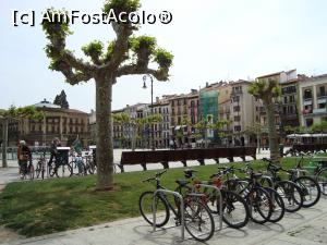 [P02] Plaza del Castillio -salonul orasului Pamplona, aici e și Hotelul Perla, unde dormea Hemingway.  » foto by mireille
 - 
<span class="allrVoted glyphicon glyphicon-heart hidden" id="av1020728"></span>
<a class="m-l-10 hidden" id="sv1020728" onclick="voting_Foto_DelVot(,1020728,15321)" role="button">șterge vot <span class="glyphicon glyphicon-remove"></span></a>
<a id="v91020728" class=" c-red"  onclick="voting_Foto_SetVot(1020728)" role="button"><span class="glyphicon glyphicon-heart-empty"></span> <b>LIKE</b> = Votează poza</a> <img class="hidden"  id="f1020728W9" src="/imagini/loader.gif" border="0" /><span class="AjErrMes hidden" id="e1020728ErM"></span>