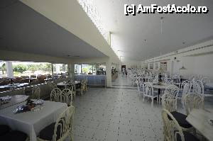 [P23] Sala de mese deschiza dimineatza pranz si seara. In stanga si in spatele fotografului este terasa.  » foto by Talibanu
 - 
<span class="allrVoted glyphicon glyphicon-heart hidden" id="av464413"></span>
<a class="m-l-10 hidden" id="sv464413" onclick="voting_Foto_DelVot(,464413,15327)" role="button">șterge vot <span class="glyphicon glyphicon-remove"></span></a>
<a id="v9464413" class=" c-red"  onclick="voting_Foto_SetVot(464413)" role="button"><span class="glyphicon glyphicon-heart-empty"></span> <b>LIKE</b> = Votează poza</a> <img class="hidden"  id="f464413W9" src="/imagini/loader.gif" border="0" /><span class="AjErrMes hidden" id="e464413ErM"></span>