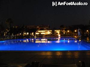 [P30] Piscina noaptea, In spate PoolBar-ul singurul bar de altfel functional » foto by Talibanu
 - 
<span class="allrVoted glyphicon glyphicon-heart hidden" id="av464422"></span>
<a class="m-l-10 hidden" id="sv464422" onclick="voting_Foto_DelVot(,464422,15327)" role="button">șterge vot <span class="glyphicon glyphicon-remove"></span></a>
<a id="v9464422" class=" c-red"  onclick="voting_Foto_SetVot(464422)" role="button"><span class="glyphicon glyphicon-heart-empty"></span> <b>LIKE</b> = Votează poza</a> <img class="hidden"  id="f464422W9" src="/imagini/loader.gif" border="0" /><span class="AjErrMes hidden" id="e464422ErM"></span>