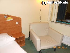 [P07] Hotel Amedia Express - Praga. Fotoliul extensibil amplasat lângă fereastră.  » foto by iulianic
 - 
<span class="allrVoted glyphicon glyphicon-heart hidden" id="av469125"></span>
<a class="m-l-10 hidden" id="sv469125" onclick="voting_Foto_DelVot(,469125,15437)" role="button">șterge vot <span class="glyphicon glyphicon-remove"></span></a>
<a id="v9469125" class=" c-red"  onclick="voting_Foto_SetVot(469125)" role="button"><span class="glyphicon glyphicon-heart-empty"></span> <b>LIKE</b> = Votează poza</a> <img class="hidden"  id="f469125W9" src="/imagini/loader.gif" border="0" /><span class="AjErrMes hidden" id="e469125ErM"></span>