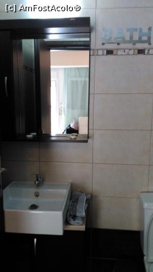 [P14] Baia, dupa cum scrie si pe pereete :))) - sa parte din baie » foto by papone
 - 
<span class="allrVoted glyphicon glyphicon-heart hidden" id="av742809"></span>
<a class="m-l-10 hidden" id="sv742809" onclick="voting_Foto_DelVot(,742809,15447)" role="button">șterge vot <span class="glyphicon glyphicon-remove"></span></a>
<a id="v9742809" class=" c-red"  onclick="voting_Foto_SetVot(742809)" role="button"><span class="glyphicon glyphicon-heart-empty"></span> <b>LIKE</b> = Votează poza</a> <img class="hidden"  id="f742809W9" src="/imagini/loader.gif" border="0" /><span class="AjErrMes hidden" id="e742809ErM"></span>