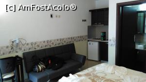 [P08] Chicineta, una dintre canapele, birou... si locul unde urma sa soseasca televizorul :)))  » foto by papone
 - 
<span class="allrVoted glyphicon glyphicon-heart hidden" id="av742794"></span>
<a class="m-l-10 hidden" id="sv742794" onclick="voting_Foto_DelVot(,742794,15447)" role="button">șterge vot <span class="glyphicon glyphicon-remove"></span></a>
<a id="v9742794" class=" c-red"  onclick="voting_Foto_SetVot(742794)" role="button"><span class="glyphicon glyphicon-heart-empty"></span> <b>LIKE</b> = Votează poza</a> <img class="hidden"  id="f742794W9" src="/imagini/loader.gif" border="0" /><span class="AjErrMes hidden" id="e742794ErM"></span>