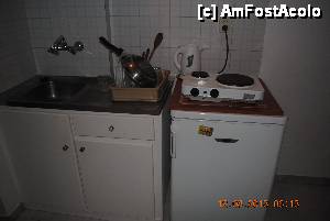 [P05] chicineta cu o parte din dotari, restul se aflau in dulapul de deasupra chiuvetei » foto by lia_popescu
 - 
<span class="allrVoted glyphicon glyphicon-heart hidden" id="av469806"></span>
<a class="m-l-10 hidden" id="sv469806" onclick="voting_Foto_DelVot(,469806,15452)" role="button">șterge vot <span class="glyphicon glyphicon-remove"></span></a>
<a id="v9469806" class=" c-red"  onclick="voting_Foto_SetVot(469806)" role="button"><span class="glyphicon glyphicon-heart-empty"></span> <b>LIKE</b> = Votează poza</a> <img class="hidden"  id="f469806W9" src="/imagini/loader.gif" border="0" /><span class="AjErrMes hidden" id="e469806ErM"></span>