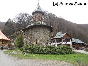 [P05] Manastirea Prislop, loc de referinta al romanilor din Ardeal.  » foto by Safta Radu
 - 
<span class="allrVoted glyphicon glyphicon-heart hidden" id="av469939"></span>
<a class="m-l-10 hidden" id="sv469939" onclick="voting_Foto_DelVot(,469939,15457)" role="button">șterge vot <span class="glyphicon glyphicon-remove"></span></a>
<a id="v9469939" class=" c-red"  onclick="voting_Foto_SetVot(469939)" role="button"><span class="glyphicon glyphicon-heart-empty"></span> <b>LIKE</b> = Votează poza</a> <img class="hidden"  id="f469939W9" src="/imagini/loader.gif" border="0" /><span class="AjErrMes hidden" id="e469939ErM"></span>