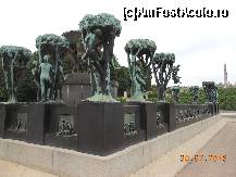 [P13] Oslo - Parcul sculpturilor Vigeland, fiecare colţ este împodobit cu câte cinci arbori simbolici.  » foto by iulianic
 - 
<span class="allrVoted glyphicon glyphicon-heart hidden" id="av470112"></span>
<a class="m-l-10 hidden" id="sv470112" onclick="voting_Foto_DelVot(,470112,15474)" role="button">șterge vot <span class="glyphicon glyphicon-remove"></span></a>
<a id="v9470112" class=" c-red"  onclick="voting_Foto_SetVot(470112)" role="button"><span class="glyphicon glyphicon-heart-empty"></span> <b>LIKE</b> = Votează poza</a> <img class="hidden"  id="f470112W9" src="/imagini/loader.gif" border="0" /><span class="AjErrMes hidden" id="e470112ErM"></span>