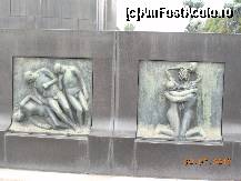 [P15] Oslo - Parcul sculpturilor Vigeland, doar două dintre reliefurile aflate în partea exterioară a bazinului.  » foto by iulianic
 - 
<span class="allrVoted glyphicon glyphicon-heart hidden" id="av470115"></span>
<a class="m-l-10 hidden" id="sv470115" onclick="voting_Foto_DelVot(,470115,15474)" role="button">șterge vot <span class="glyphicon glyphicon-remove"></span></a>
<a id="v9470115" class=" c-red"  onclick="voting_Foto_SetVot(470115)" role="button"><span class="glyphicon glyphicon-heart-empty"></span> <b>LIKE</b> = Votează poza</a> <img class="hidden"  id="f470115W9" src="/imagini/loader.gif" border="0" /><span class="AjErrMes hidden" id="e470115ErM"></span>