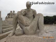 [P22] Oslo - Parcul sculpturilor Vigeland, cuplu de vârstnici în viziunea lui Gustav Vigeland.  » foto by iulianic
 - 
<span class="allrVoted glyphicon glyphicon-heart hidden" id="av470130"></span>
<a class="m-l-10 hidden" id="sv470130" onclick="voting_Foto_DelVot(,470130,15474)" role="button">șterge vot <span class="glyphicon glyphicon-remove"></span></a>
<a id="v9470130" class=" c-red"  onclick="voting_Foto_SetVot(470130)" role="button"><span class="glyphicon glyphicon-heart-empty"></span> <b>LIKE</b> = Votează poza</a> <img class="hidden"  id="f470130W9" src="/imagini/loader.gif" border="0" /><span class="AjErrMes hidden" id="e470130ErM"></span>
