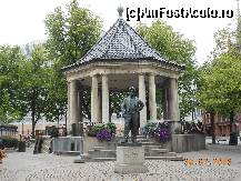[P54] Oslo - În parcul Teatrului Naţional.  » foto by iulianic
 - 
<span class="allrVoted glyphicon glyphicon-heart hidden" id="av470172"></span>
<a class="m-l-10 hidden" id="sv470172" onclick="voting_Foto_DelVot(,470172,15474)" role="button">șterge vot <span class="glyphicon glyphicon-remove"></span></a>
<a id="v9470172" class=" c-red"  onclick="voting_Foto_SetVot(470172)" role="button"><span class="glyphicon glyphicon-heart-empty"></span> <b>LIKE</b> = Votează poza</a> <img class="hidden"  id="f470172W9" src="/imagini/loader.gif" border="0" /><span class="AjErrMes hidden" id="e470172ErM"></span>